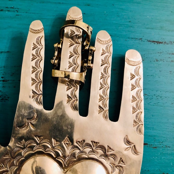 SUNAHARA LONG KNUCKLE RING JOINTED 3 CZ HEARTS ON DOUBLE BANDS - Picture 5 of 7